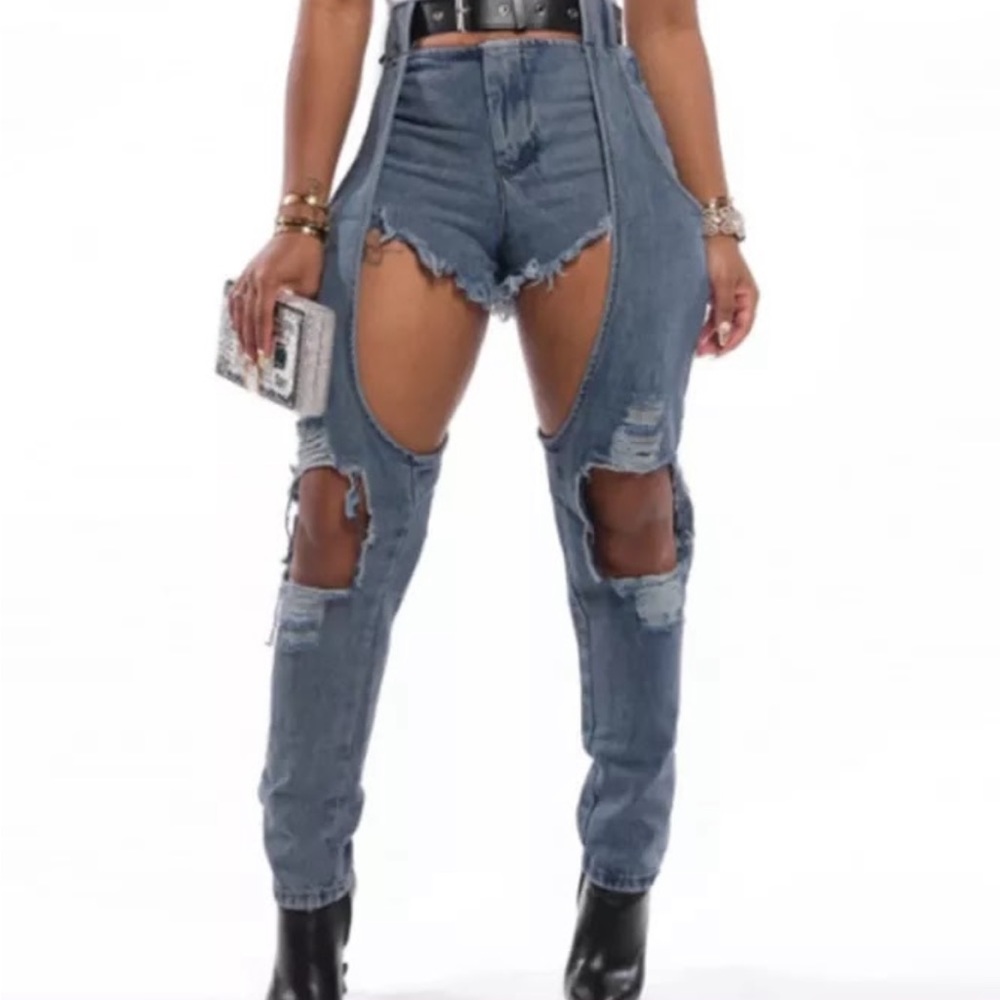 Ripped light blue jeans